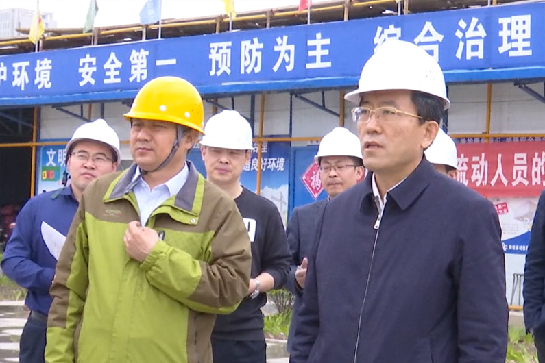 县委书记到人才公寓项目调研